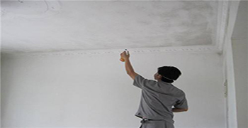 墻面發(fā)霉不要再找翻新公司了，這樣處理更劃算！