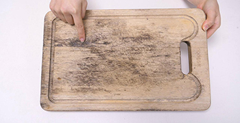 木質(zhì)砧板發(fā)霉了怎么處理？還能挽回嗎？