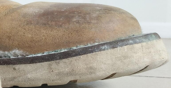 皮鞋受潮易發(fā)霉，霉博士教你如何預(yù)防皮鞋發(fā)霉