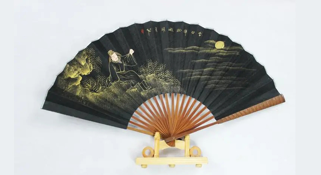 折扇扇骨發(fā)霉了怎么辦？霉博士來(lái)告訴你如何還你一把優(yōu)雅的折扇！